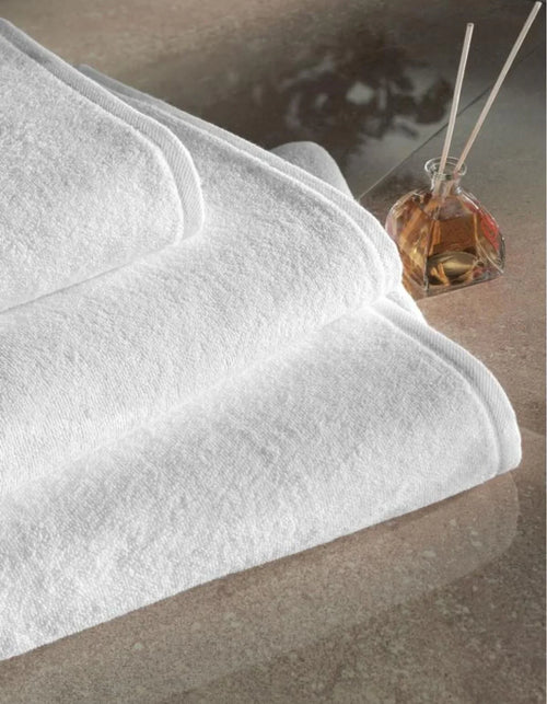 Weicher weißer waschbarer Teppich mit flauschiger Textur, ideal für Badezimmer oder Wohnzimmer