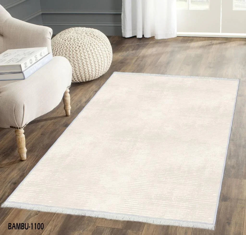 Waschbarer Bambusteppich in Creme mit Fransen, ideal für moderne Wohnzimmer