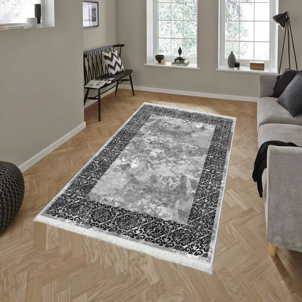 Waschbarer Teppich mit grauem Muster und dekorativem Rand im modernen Wohnzimmer